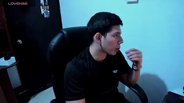 JamesCr  online show from March 21, 2025, 4:17 am