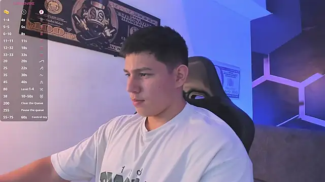 JamesCr  online show from September 23, 2025, 2:51 am