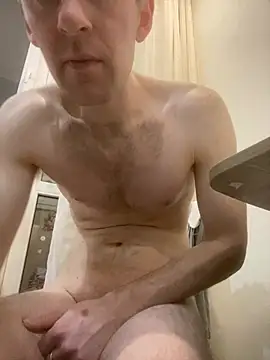 LynnAhNight online show from February 18, 2026, 3:26 am