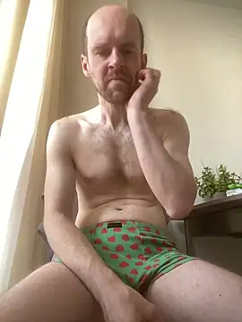 LynnAhNight online show from May 23, 2026, 4:55 am