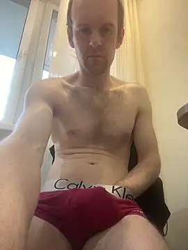 LynnAhNight online show from April 14, 2026, 3:11 am