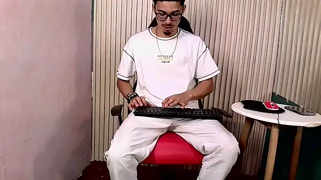 Snapshot of Becker2_ chatting on January 7, 2026, 5:18 pm Becker2 online show from January 7, 2026, 5:18 pm