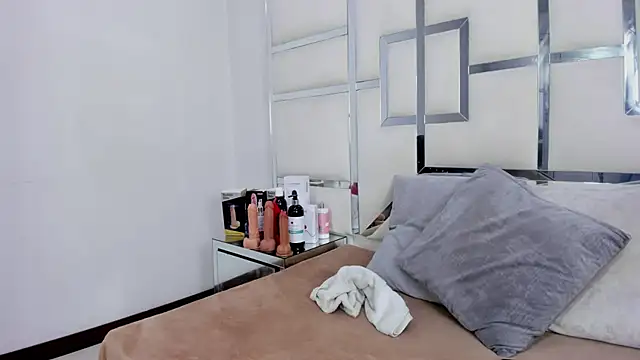 ZoeWan69 online show from September 23, 2025, 12:23 pm