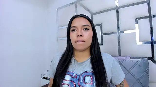 ZoeWan69 online show from March 11, 2026, 1:49 pm