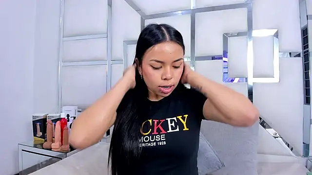 ZoeWan69 online show from November 7, 2025, 11:26 am