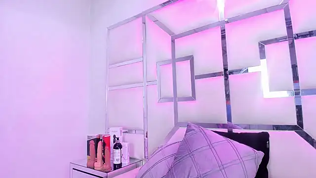 ZoeWan69 online show from February 1, 2026, 1:31 pm