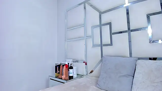 ZoeWan69 online show from October 23, 2025, 11:42 am