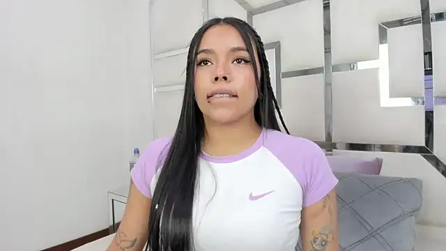 ZoeWan69 online show from March 29, 2026, 1:35 pm