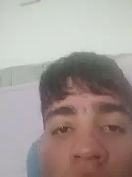 Snapshot of Santini26 chatting on February 7, 2025, 2:37 pm Santini26 online show from February 7, 2025, 2:37 pm