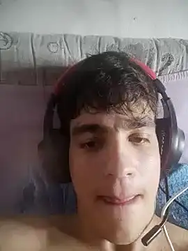 Snapshot of Santini26 chatting on February 9, 2025, 11:36 pm Santini26 online show from February 9, 2025, 11:36 pm