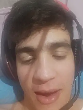 Snapshot of Santini26 chatting on February 8, 2025, 10:40 pm Santini26 online show from February 8, 2025, 10:40 pm