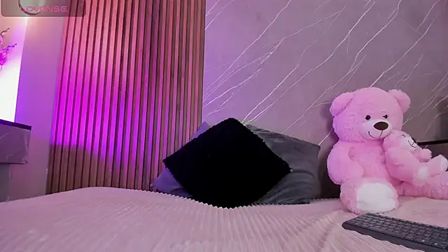 ariana jhonson1 online show from November 20, 2025, 12:39 pm