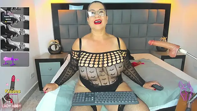 Your Lady Milf online show from November 6, 2025, 8:02 pm