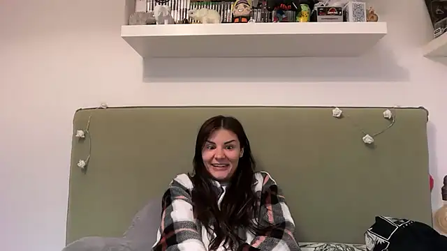 Petitecookie online show from May 13, 2026, 7:32 pm