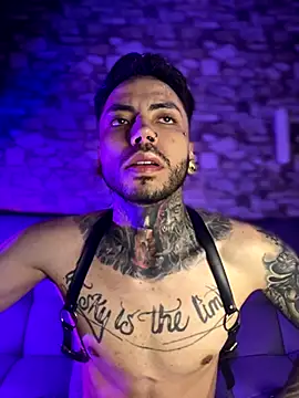 Walker Thomas1 online show from November 9, 2025, 9:52 pm