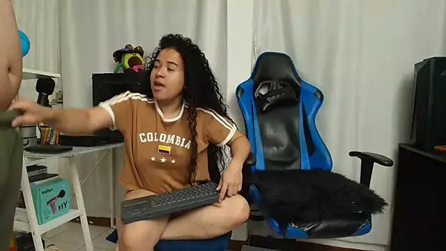 Snapshot of ema_abby chatting on February 16, 2026, 8:40 pm ema abby online show from February 16, 2026, 8:40 pm