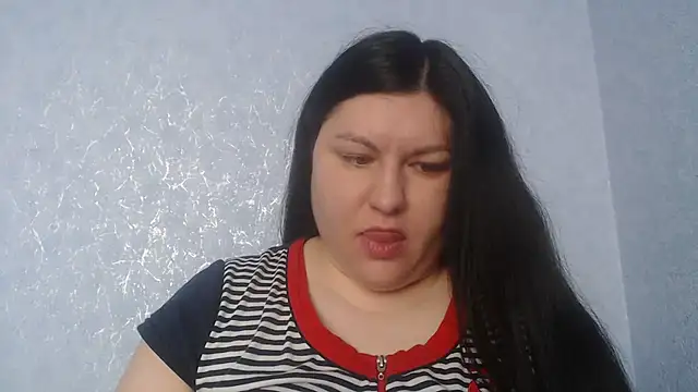 KiraSwee online show from January 12, 2026, 7:37 am