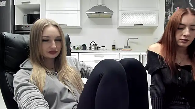 Snapshot of lisenok chatting on November 26, 2025, 7:36 pm lisenok online show from November 26, 2025, 7:36 pm