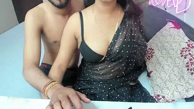 Snapshot of Queen_Couple chatting on October 29, 2025, 6:34 am Queen Couple online show from October 29, 2025, 6:34 am