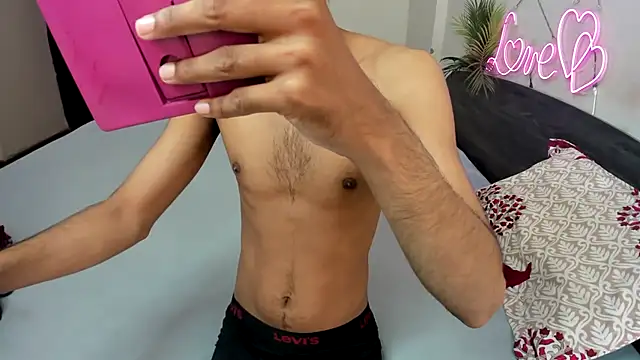 Snapshot of Queen_Couple chatting on September 20, 2025, 5:56 am Queen Couple online show from September 20, 2025, 5:56 am