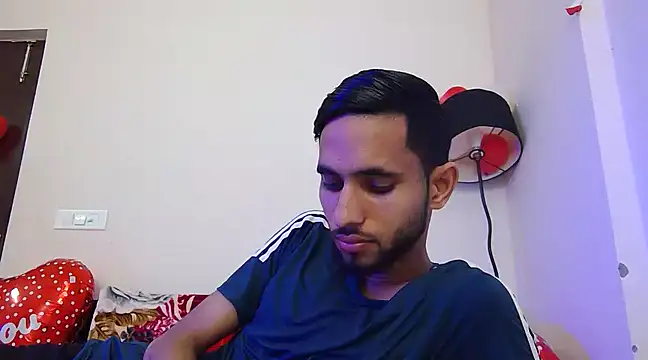 Snapshot of Queen_Couple chatting on February 18, 2025, 9:10 am Queen Couple online show from February 18, 2025, 9:10 am