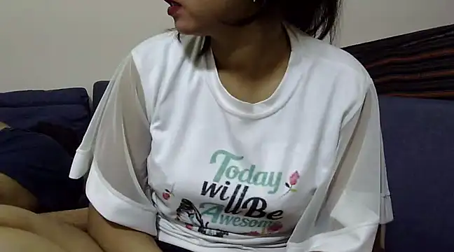 Snapshot of Queen_Couple chatting on March 4, 2025, 10:24 am Queen Couple online show from March 4, 2025, 10:24 am