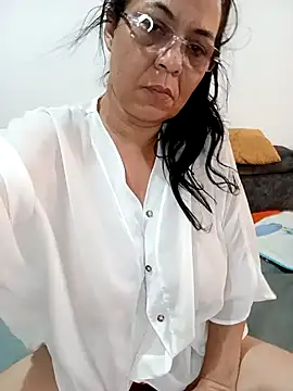 thefuckingowneroftits online show from November 15, 2025, 1:26 pm