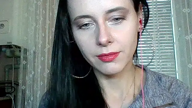 Snapshot of LuminousLady chatting on November 7, 2025, 12:42 pm LuminousLady online show from November 7, 2025, 12:42 pm