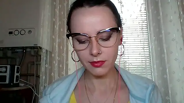 Snapshot of LuminousLady chatting on September 28, 2025, 1:18 pm LuminousLady online show from September 28, 2025, 1:18 pm
