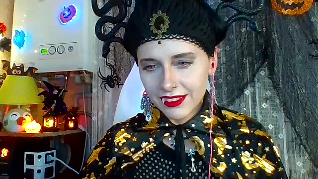 Snapshot of LuminousLady chatting on October 31, 2025, 6:26 pm LuminousLady online show from October 31, 2025, 6:26 pm