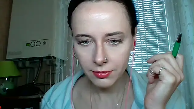 Snapshot of LuminousLady chatting on October 27, 2025, 8:26 am LuminousLady online show from October 27, 2025, 8:26 am