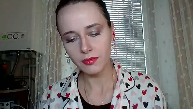 Snapshot of LuminousLady chatting on November 9, 2025, 11:25 am LuminousLady online show from November 9, 2025, 11:25 am