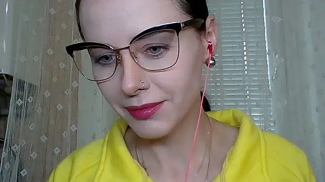 Snapshot of LuminousLady chatting on October 7, 2025, 1:12 pm LuminousLady online show from October 7, 2025, 1:12 pm