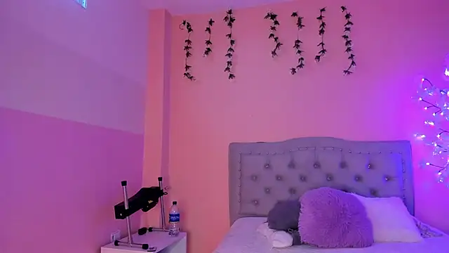 littletammy4u  online show from October 8, 2025, 1:01 pm