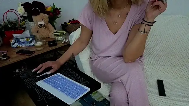 Snapshot of SweetAnia_ chatting on March 7, 2026, 11:49 am SweetAnia online show from March 7, 2026, 11:49 am