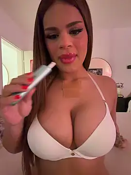 Snapshot of mrsbellanova chatting on June 18, 2026, 9:42 pm mrsbellanova online show from June 18, 2026, 9:42 pm