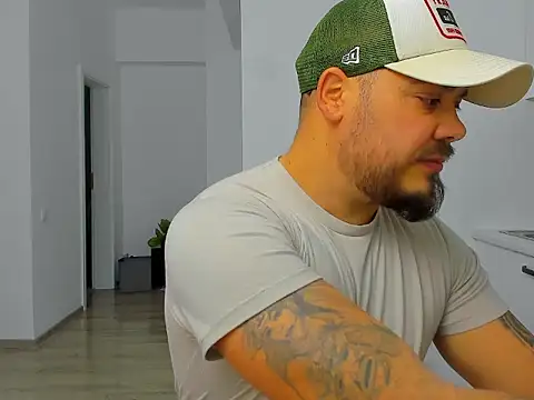 ZackMasterss online show from November 4, 2025, 7:17 pm