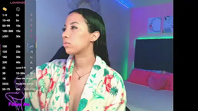 SallyWhitee online show from December 20, 2025, 4:15 am