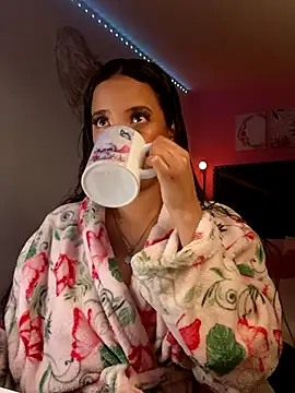 SallyWhitee online show from March 26, 2026, 4:33 am