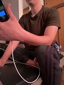 Snapshot of ReyBen11 chatting on February 25, 2025, 2:15 pm ReyBen11 online show from February 25, 2025, 2:15 pm