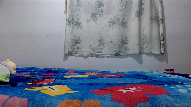 sharonlopez9611 online show from November 17, 2025, 3:21 am