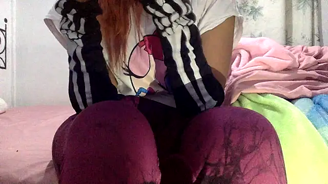 sharonlopez9611 online show from November 19, 2025, 3:17 am