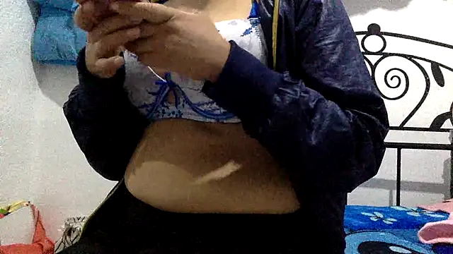 sharonlopez9611 online show from April 10, 2026, 3:46 am