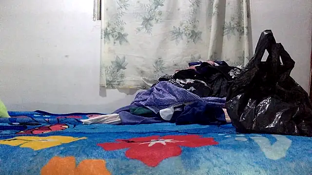 sharonlopez9611 online show from November 10, 2025, 4:28 am