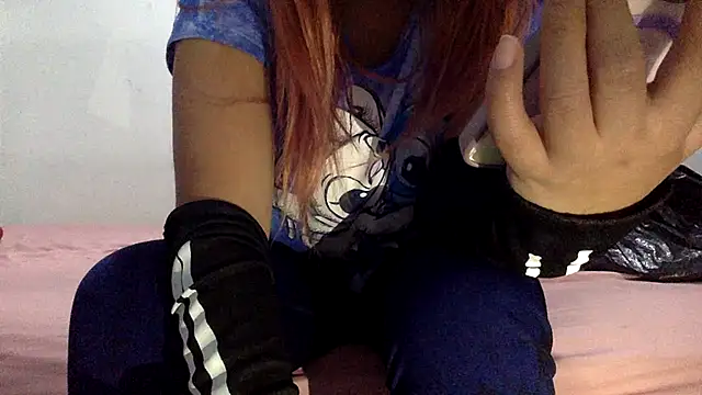 sharonlopez9611 online show from November 16, 2025, 4:17 am