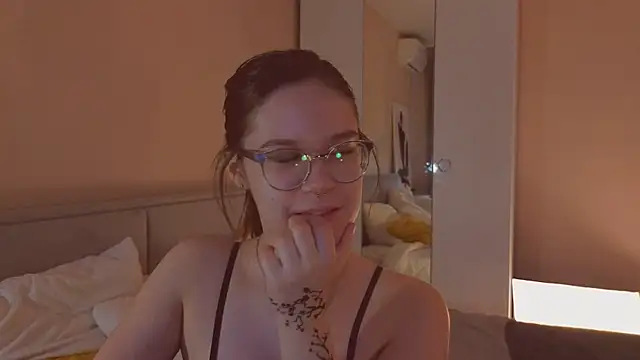 Mia Luw online show from February 6, 2026, 3:57 am