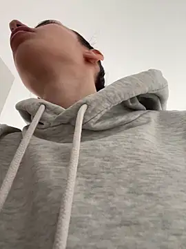 Celine Roxelle online show from December 17, 2025, 11:15 am