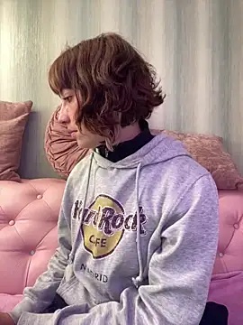 Maggie Geller online show from March 20, 2025, 3:25 pm