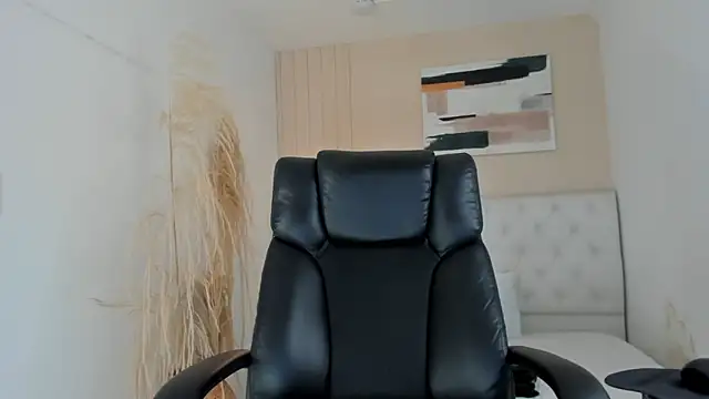 ISAAC CRYSTON online show from January 14, 2026, 8:01 pm