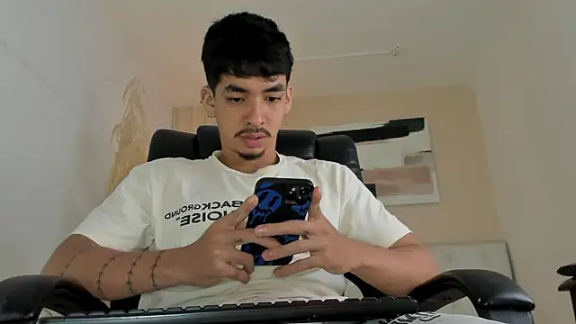 ISAAC CRYSTON online show from January 10, 2026, 11:22 pm